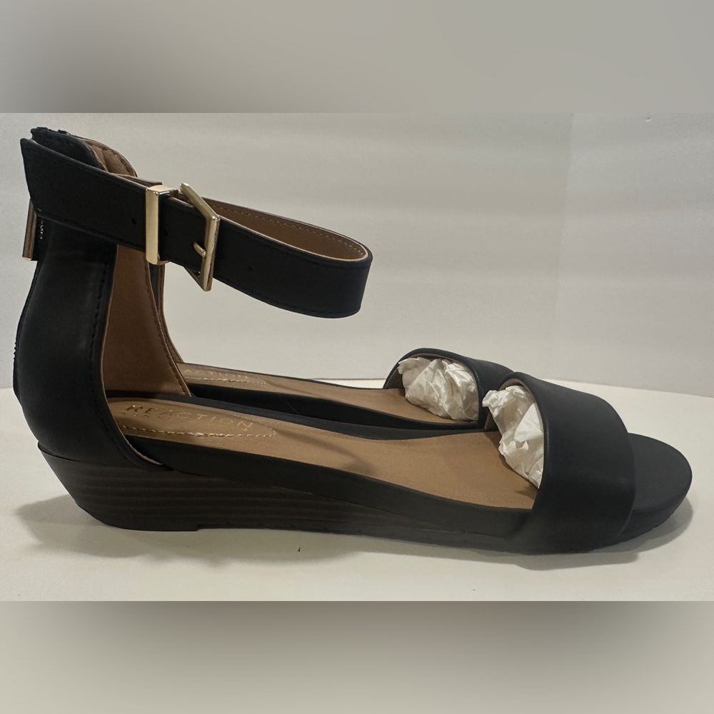 New - Women’s KennethCole Reaction Great Viber, Wedge Sandals